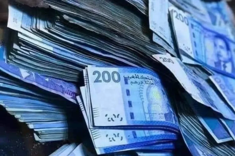 Morocco budget travel guide with cost breakdown for accommodation, food, and activities.